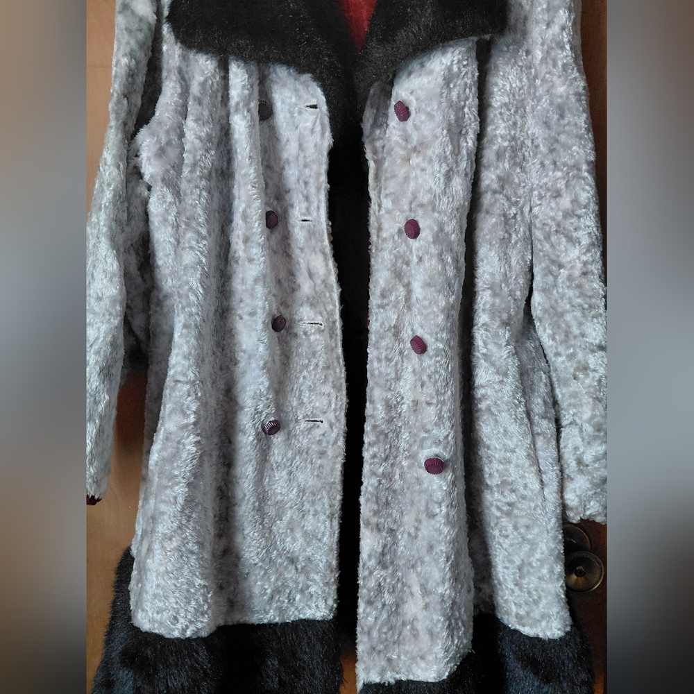 Lillian Ann  Vintage Elegant Gray and Black Women's Coat - Picture 4 of 11